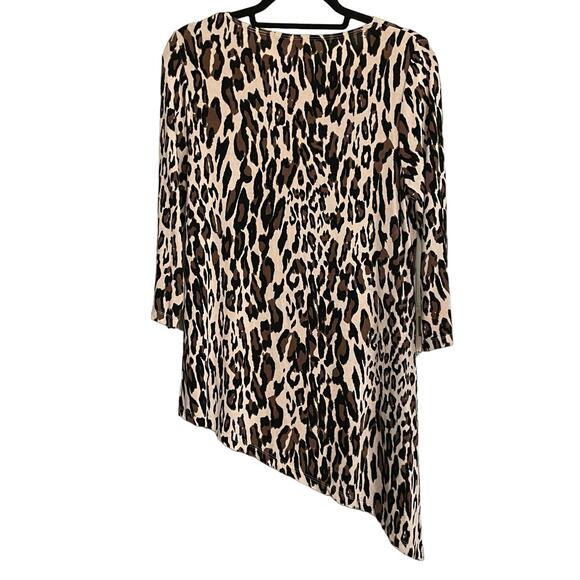 Chicos Travelers Top Leopard Animal Print Asymmetrical Slinky Size 0 US Small - Picture 2 of 8